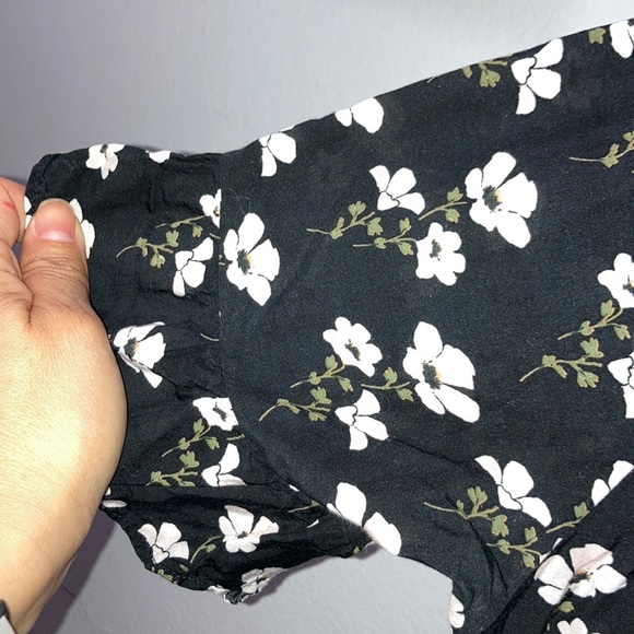 A Excellent condition top for spring! - Picture 3 of 4